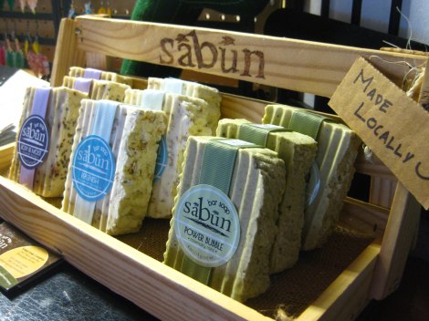 860696_440279619376250_845512194_o